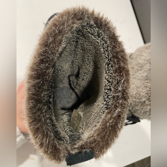 Tom’s “Nepal” Suede & Faux Fur Boot - Picture 10 of 10